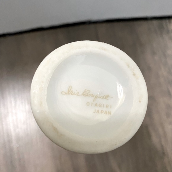 Otagiri Iris Bouquet porcelain vase made in Japan from the 1980’s Vintage - Picture 7 of 9